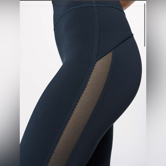 Lululemon Adore Your Core (28”) in Nocturnal Teal, Size 4 - Picture 3 of 9
